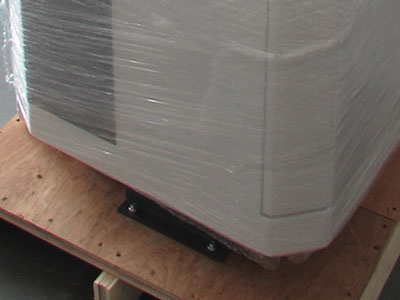 kiosk screw on pallet package 